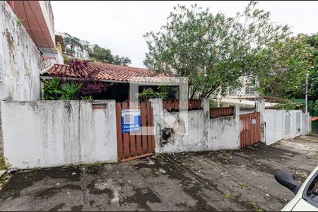 Casa para alugar com 218m², 4 quartos e 3 vagasEntrada