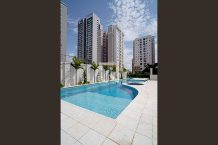 Apartamento para alugar com 70m², 2 quartos e 2 vagasÁrea comum - Piscina