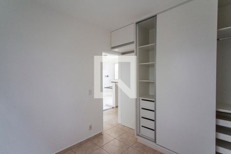 Quarto 2 de apartamento para alugar com 2 quartos, 45m² em Alto Umuarama, Uberlândia