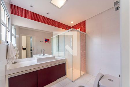 Casa à venda com 409m², 6 quartos e 6 vagasBanheiro do quarto 4