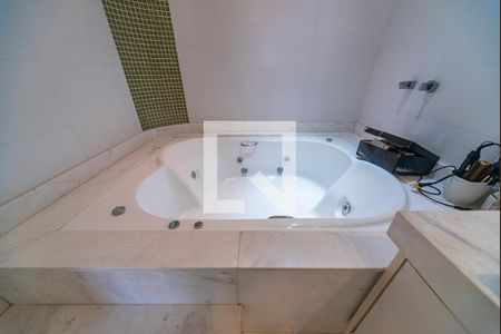 Casa à venda com 409m², 6 quartos e 6 vagasbanheiro do Quarto 1