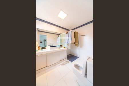 Casa à venda com 409m², 6 quartos e 6 vagasBanheiro do Quarto 3