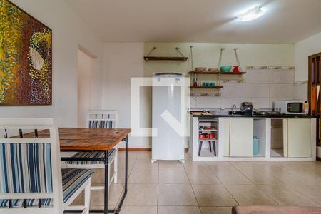 Casa para alugar com 330m², 5 quartos e 2 vagasPrimeira Casa - Sala/Cozinha