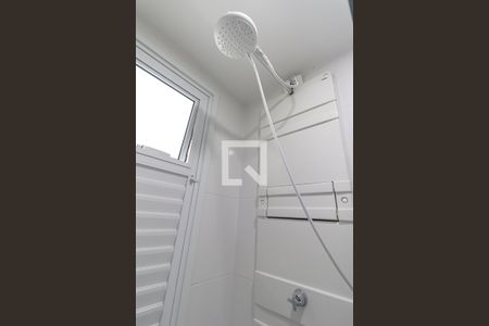 Banheiro Social de kitnet/studio para alugar com 1 quarto, 17m² em Rebouças, Curitiba