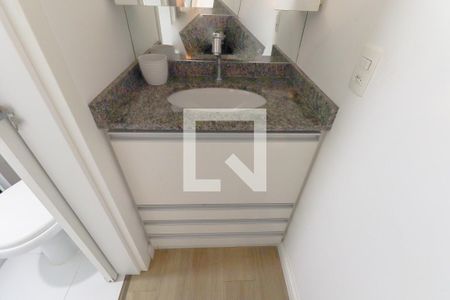 Banheiro Social de kitnet/studio para alugar com 1 quarto, 17m² em Rebouças, Curitiba