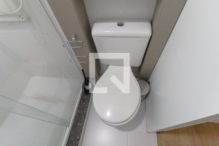 Banheiro Social de kitnet/studio para alugar com 1 quarto, 17m² em Rebouças, Curitiba