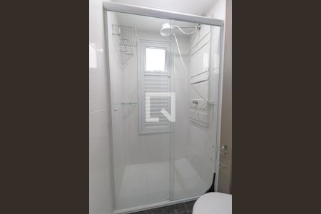 Banheiro Social de kitnet/studio para alugar com 1 quarto, 17m² em Rebouças, Curitiba