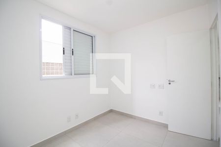 Quarto 1 de apartamento para alugar com 2 quartos, 52m² em Jardim Íris, São Paulo