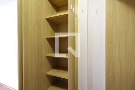 Apartamento para alugar com 74m², 2 quartos e 1 vagaCloset da Quarto 1 