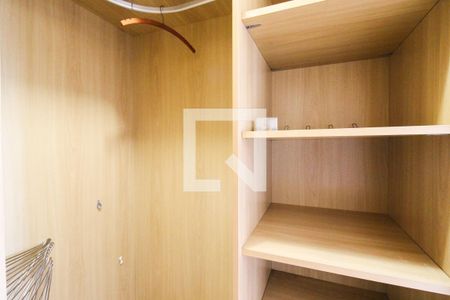 Apartamento para alugar com 74m², 2 quartos e 1 vagaCloset da Quarto 1 
