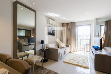 Sala de kitnet/studio para alugar com 1 quarto, 38m² em Jacarepaguá, Rio de Janeiro