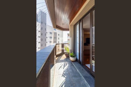 Apartamento à venda com 200m², 5 quartos e 4 vagasVaranda da Sala