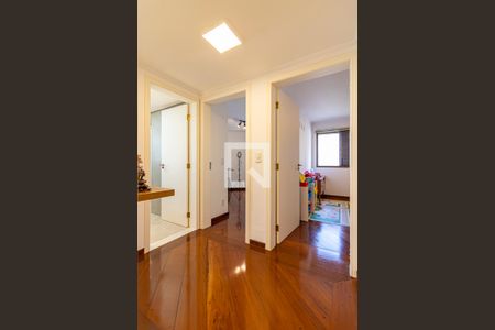 Apartamento à venda com 200m², 5 quartos e 4 vagasCorredor Dormitórios