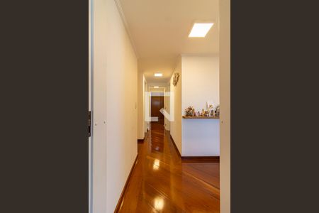 Apartamento à venda com 200m², 5 quartos e 4 vagasCorredor Dormitórios