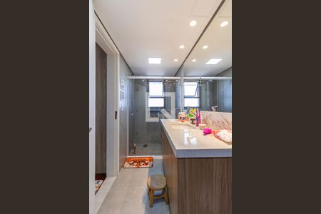 Apartamento à venda com 200m², 5 quartos e 4 vagasBanheiro da Suite 1