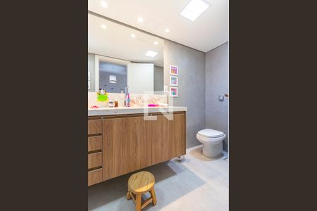 Apartamento à venda com 200m², 5 quartos e 4 vagasBanheiro da Suite 1