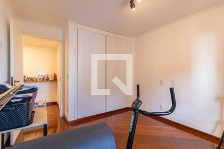 Apartamento à venda com 200m², 5 quartos e 4 vagasQuarto 2