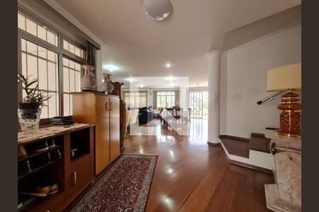 Casa à venda com 390m², 4 quartos e 4 vagas