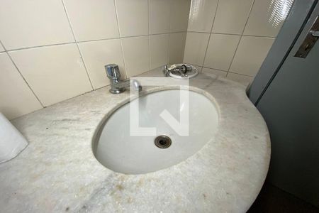 Casa à venda com 260m², 4 quartos e 3 vagasBanheiro 2
