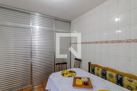 Casa à venda com 300m², 3 quartos e 2 vagasCopa