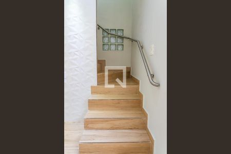 Escada de casa para alugar com 2 quartos, 180m² em Vila da Saúde, São Paulo