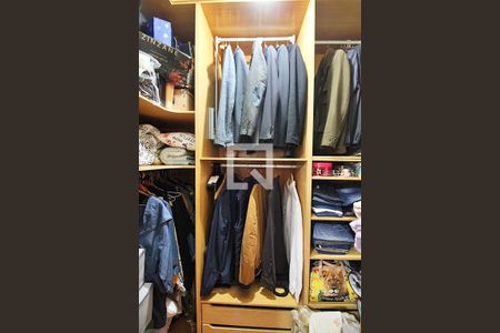 Casa à venda com 212m², 3 quartos e 4 vagasCloset da Suíte 1