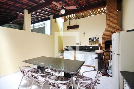 Casa à venda com 212m², 3 quartos e 4 vagasChurrasqueira