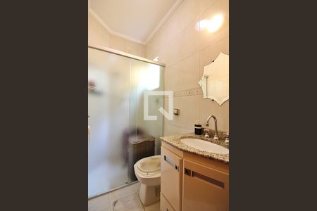 Casa à venda com 212m², 3 quartos e 4 vagasBanheiro da Suíte 2