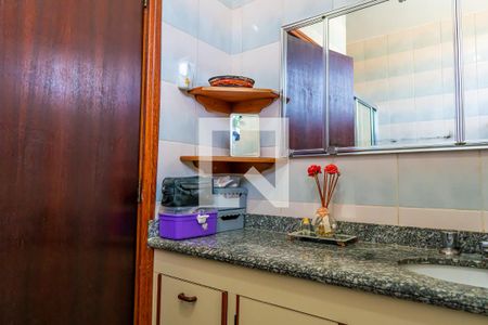 Casa à venda com 308m², 2 quartos e 5 vagasBanheiro da Suíte