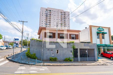 Casa à venda com 308m², 2 quartos e 5 vagasFachada