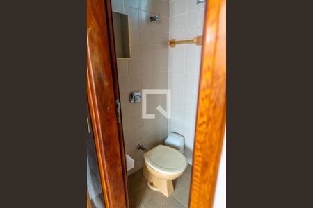 Casa à venda com 308m², 2 quartos e 5 vagasBanheiro de Serviço