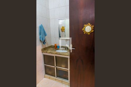 Casa à venda com 308m², 2 quartos e 5 vagasBanheiro Social