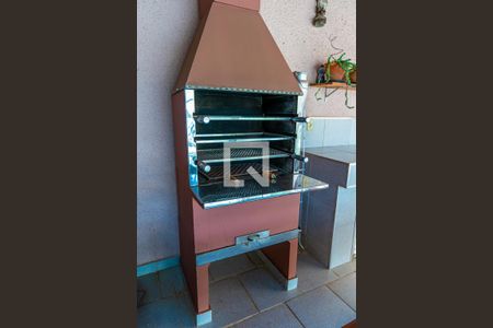 Casa à venda com 308m², 2 quartos e 5 vagasQuintal