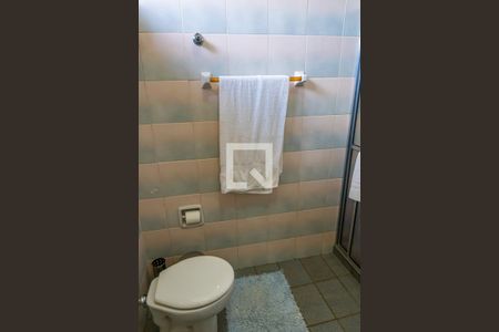 Casa à venda com 308m², 2 quartos e 5 vagasBanheiro da Suíte