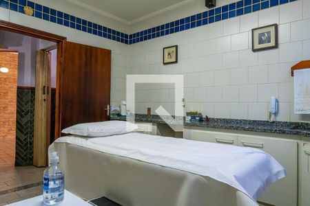 Casa à venda com 308m², 2 quartos e 5 vagasSala