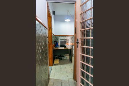 Casa à venda com 308m², 2 quartos e 5 vagasSala