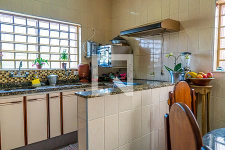 Casa à venda com 308m², 2 quartos e 5 vagasCozinha