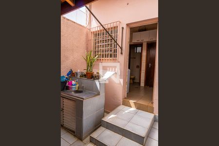 Casa à venda com 308m², 2 quartos e 5 vagasQuintal