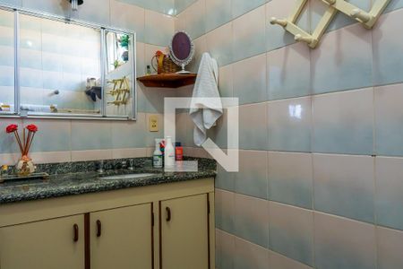 Casa à venda com 308m², 2 quartos e 5 vagasBanheiro da Suíte