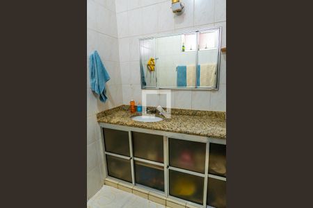 Casa à venda com 308m², 2 quartos e 5 vagasBanheiro Social