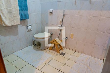 Casa à venda com 308m², 2 quartos e 5 vagasBanheiro Social