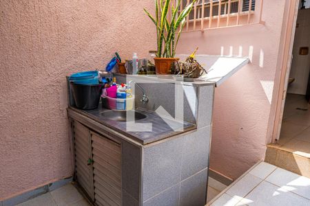 Casa à venda com 308m², 2 quartos e 5 vagasQuintal