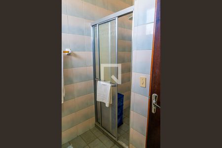 Casa à venda com 308m², 2 quartos e 5 vagasBanheiro da Suíte