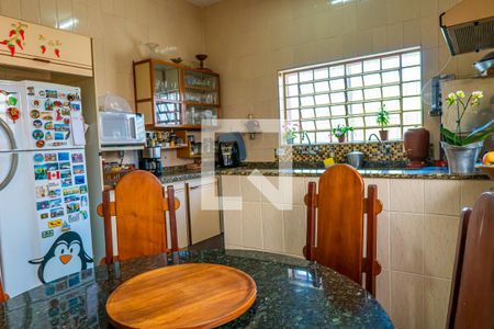 Casa à venda com 308m², 2 quartos e 5 vagasCozinha