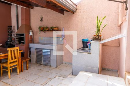 Casa à venda com 308m², 2 quartos e 5 vagasQuintal