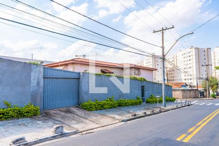 Casa à venda com 308m², 2 quartos e 5 vagasFachada