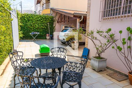 Casa à venda com 308m², 2 quartos e 5 vagasQuintal