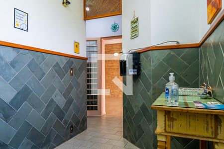 Casa à venda com 308m², 2 quartos e 5 vagasSala