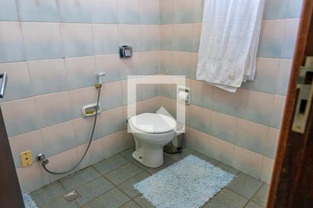 Casa à venda com 308m², 2 quartos e 5 vagasBanheiro da Suíte