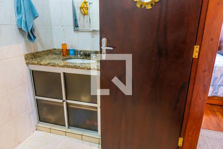 Casa à venda com 308m², 2 quartos e 5 vagasBanheiro Social